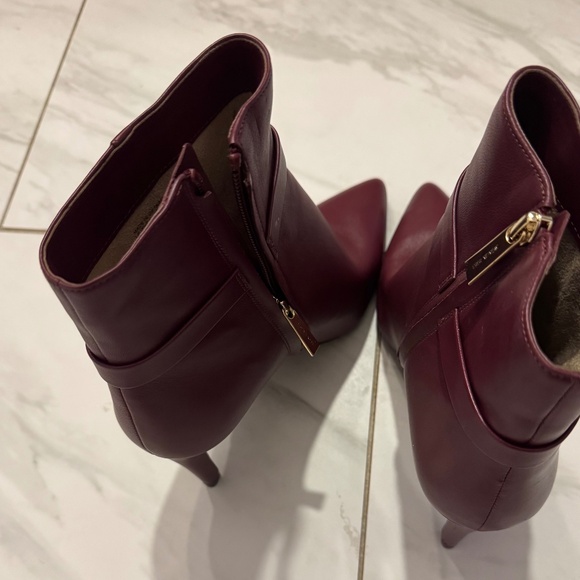 Shoe - Picture 1 of 5